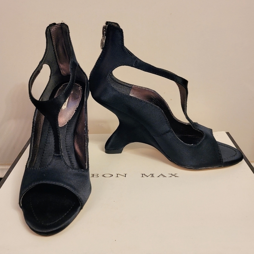 NIB LEON MAX BLACK SATIN ANGLED HEEL AVOW LEATHER T-STRAP WEDGE PUMP - Picture 7 of 16